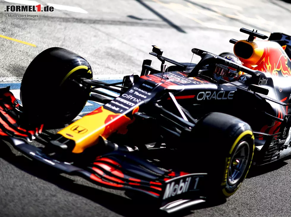 Max Verstappen im Red Bull RB16B in der Boxengasse beim Grand Prix der Niederlande der Formel 1 2021 in Zandvoort in Nordholland Foto zur News: Max Verstappen im Red Bull RB16B in der Boxengasse beim Grand Prix der Niederlande der Formel 1 2021 in Zandvoort in Nordholland