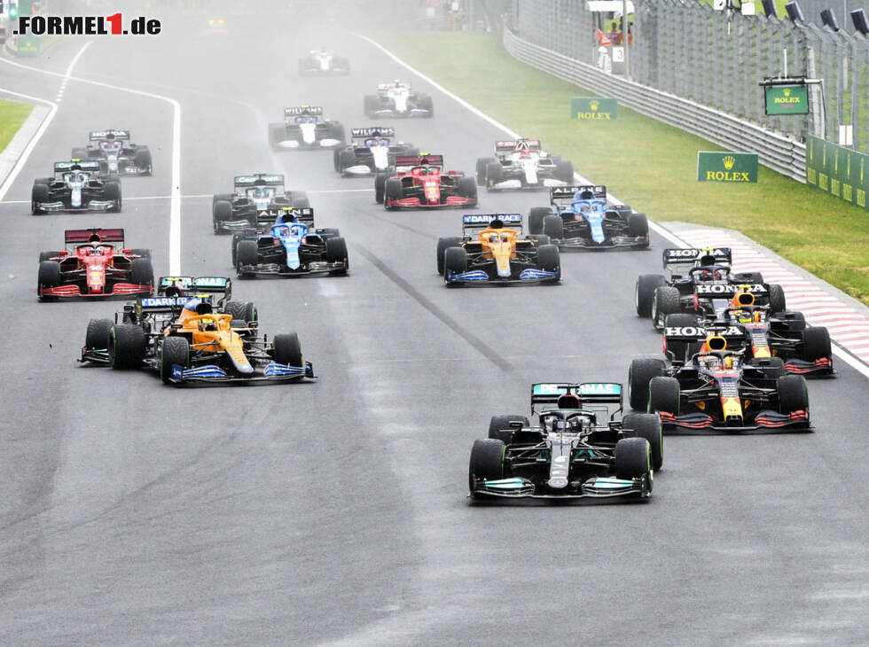 Foto zur News: Start zum GP Ungarn 2021 auf dem Hungaroring bei Budapest: Lewis Hamilton, Mercedes F1 W12, führt