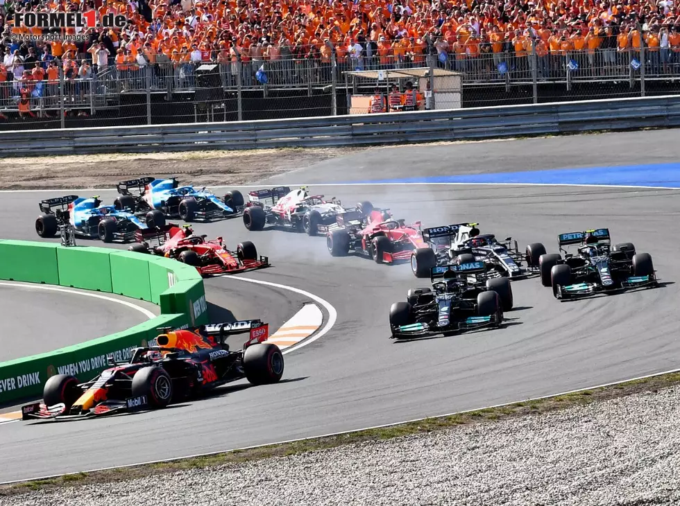 Max Verstappen führt nach dem Start zum Grand Prix der Niederlande der Formel 1 2021 in Zandvoort Foto zur News: Max Verstappen führt nach dem Start zum Grand Prix der Niederlande der Formel 1 2021 in Zandvoort