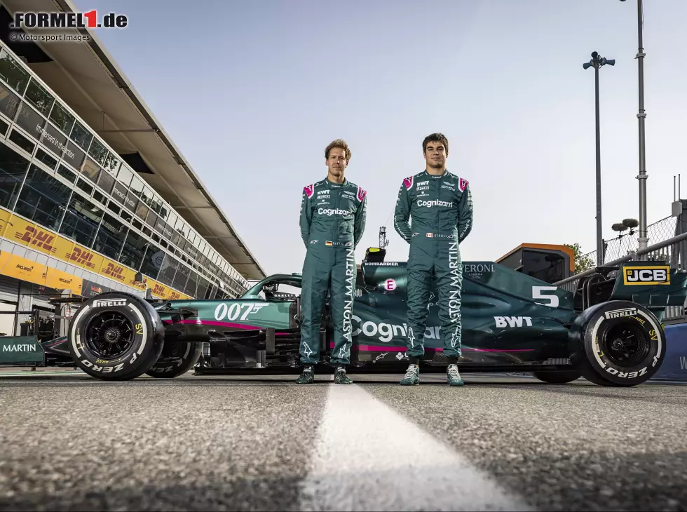 Fotoshooting in Monza: Hat Aston Martin beim Grand Prix von Italien schon das Teamfoto für die Bekanntgabe 2022 gemacht? Foto zur News: Fotoshooting in Monza: Hat Aston Martin beim Grand Prix von Italien schon das Teamfoto für die Bekanntgabe 2022 gemacht?