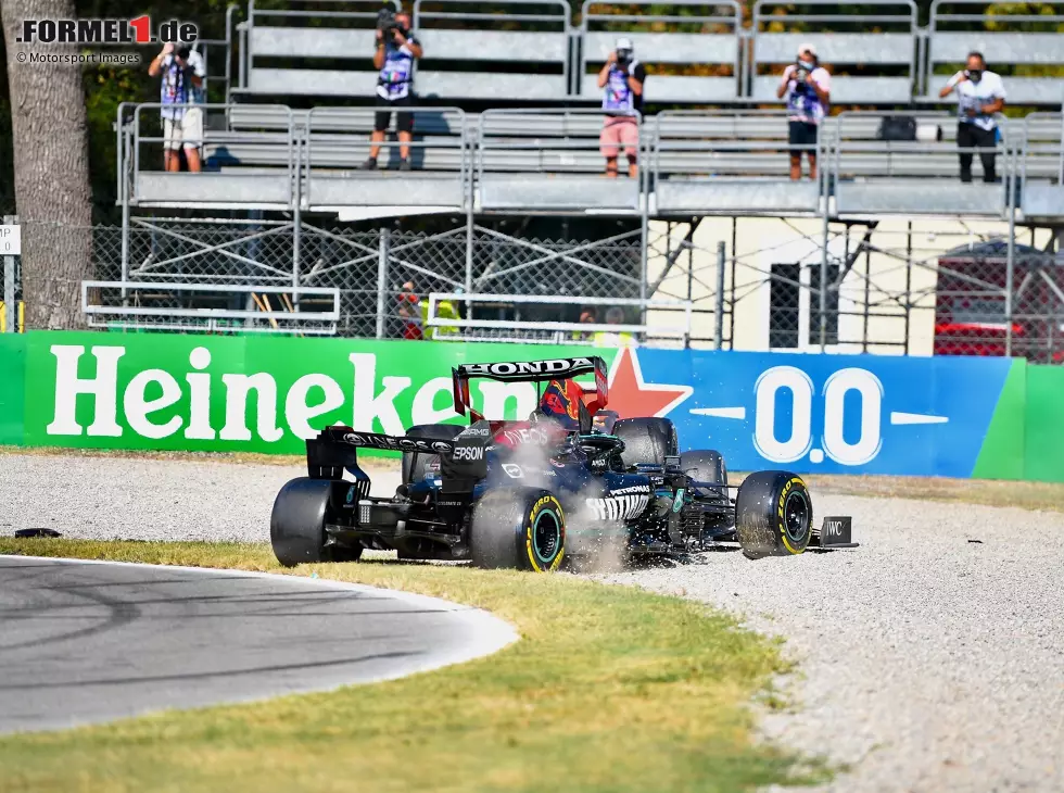 Foto zur News: Lewis Hamilton, Max Verstappen