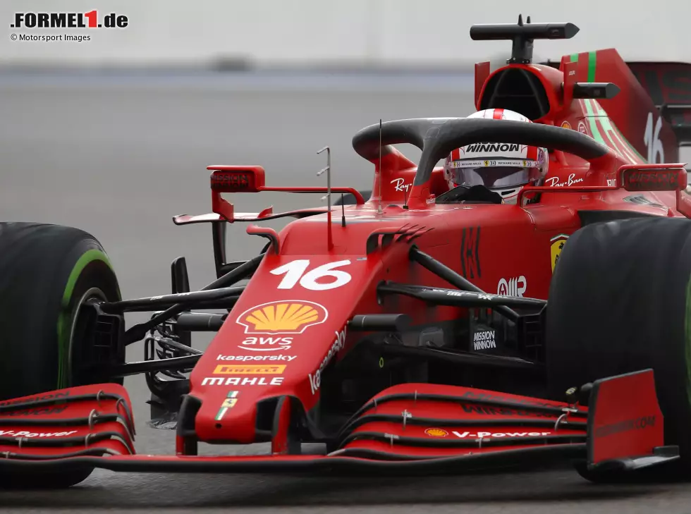 Foto zur News: Charles Leclerc im Ferrari SF21 im Nassen beim Formel-1-Qualifying zum Russland-Grand-Prix 2021 in Sotschi