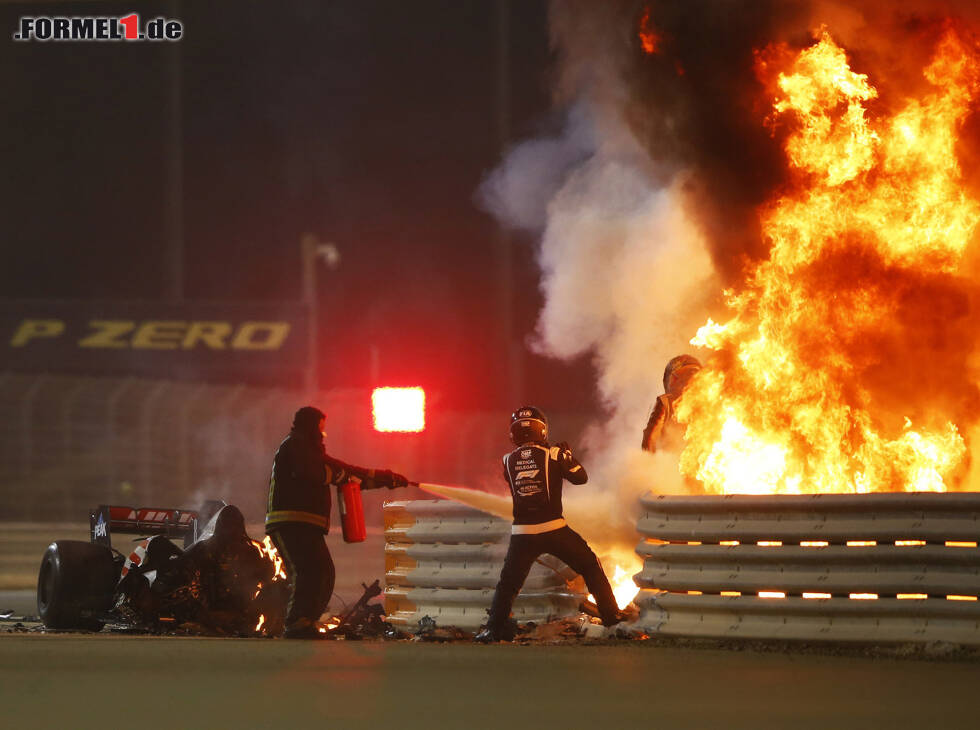 Feuerunfall von Romain Grosjean beim GP Bahrain 2020 in Sachir Foto zur News: Feuerunfall von Romain Grosjean beim GP Bahrain 2020 in Sachir