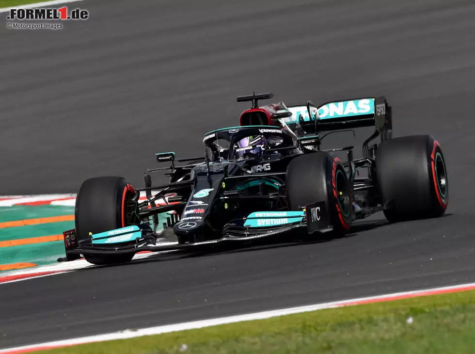 Foto zur News: Lewis Hamilton (Mercedes W12) im Freien Training der Formel 1 2021 in Istanbul (Türkei)