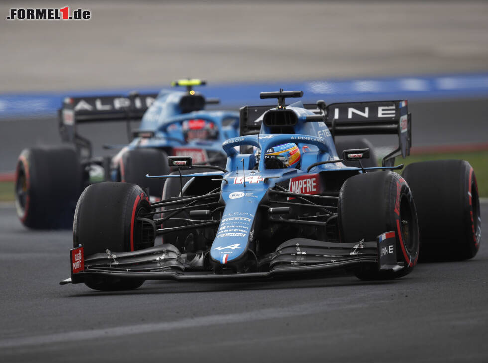 Foto zur News: Fernando Alonso, Esteban Ocon