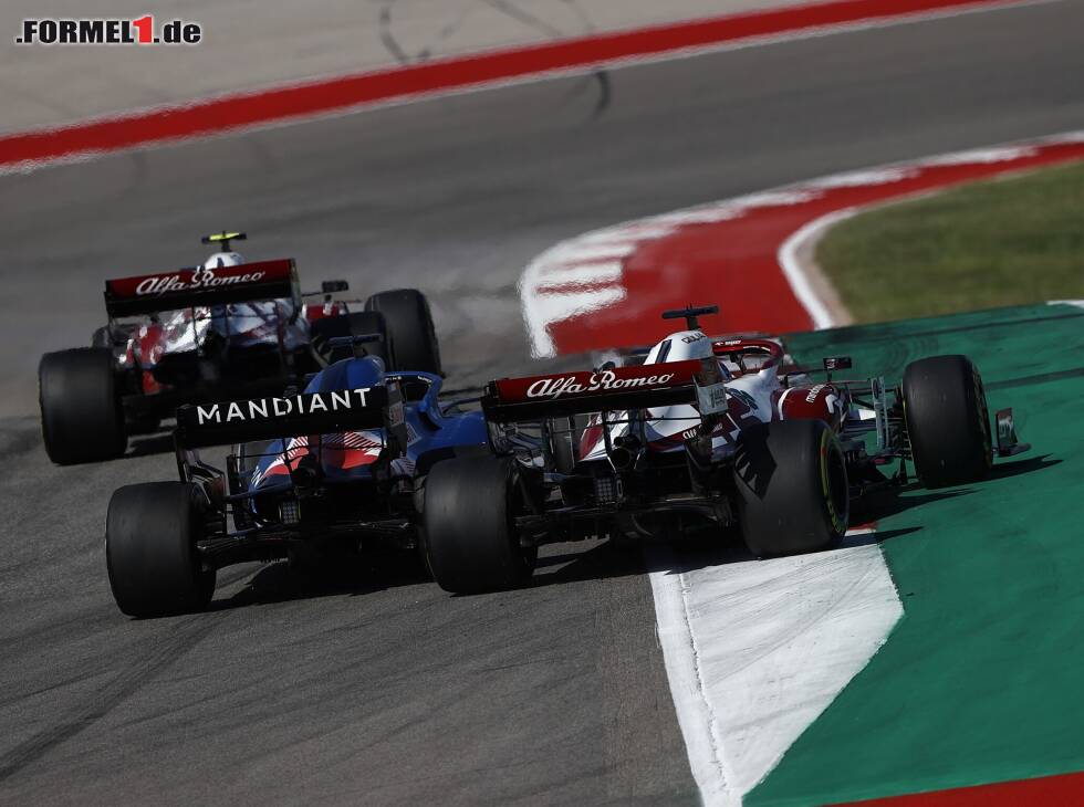 Foto zur News: Antonio Giovinazzi mit Fernando Alonso und Kimi Räikkönen im Formel-1-Rennen in Austin 2021
