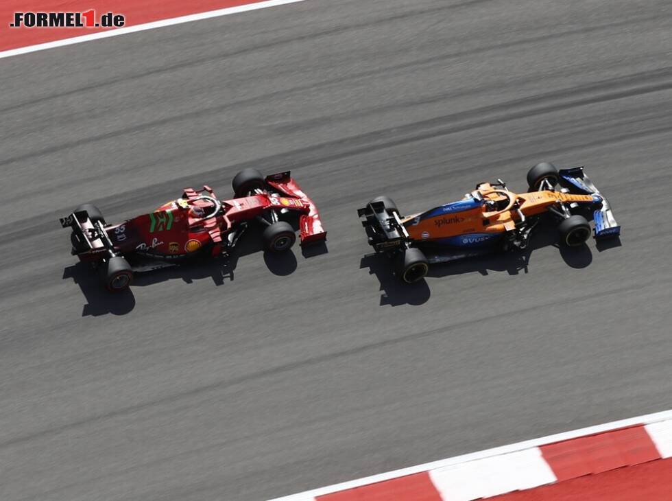 Foto zur News: Daniel Ricciardo im McLaren MCL35M und Carlos Sainz im Ferrari SF21 beim Formel-1-Rennen 2021 in Austin im Zweikampf