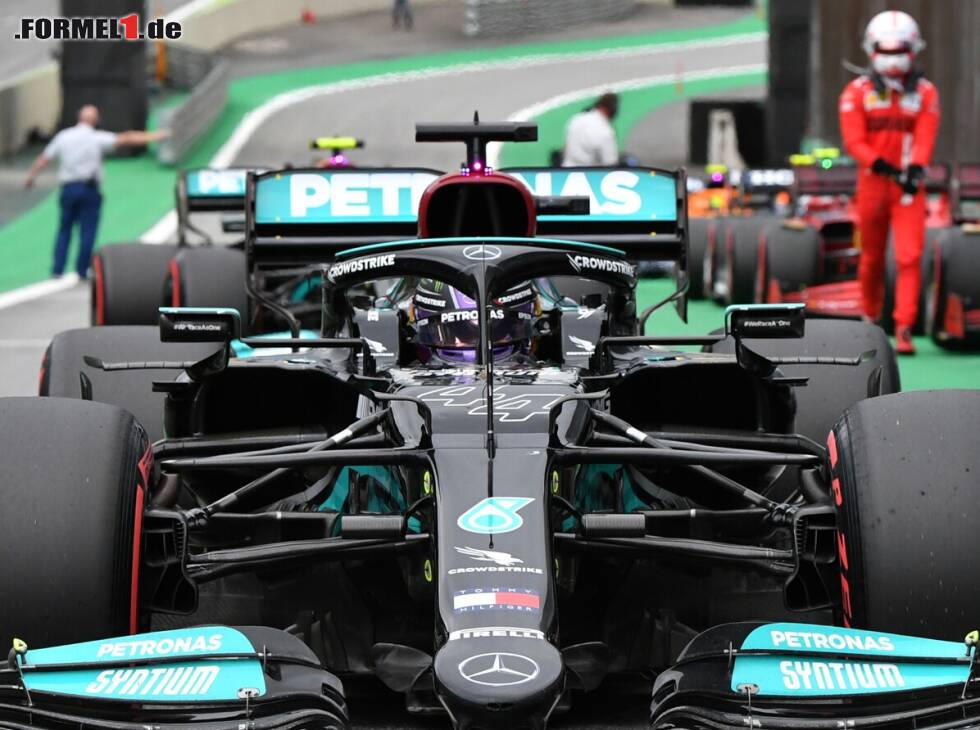 Foto zur News: Lewis Hamilton im Mercedes W12 beim Grand Prix in Brasilien 2021