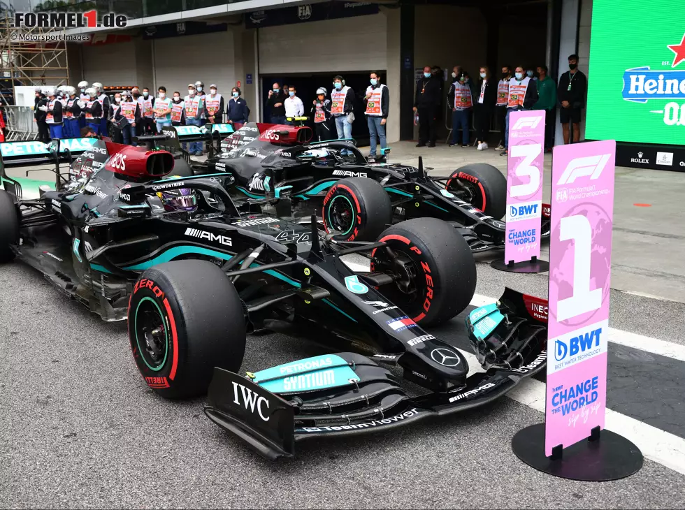 Lewis Hamilton, Valtteri Bottas Foto zur News: Lewis Hamilton, Valtteri Bottas