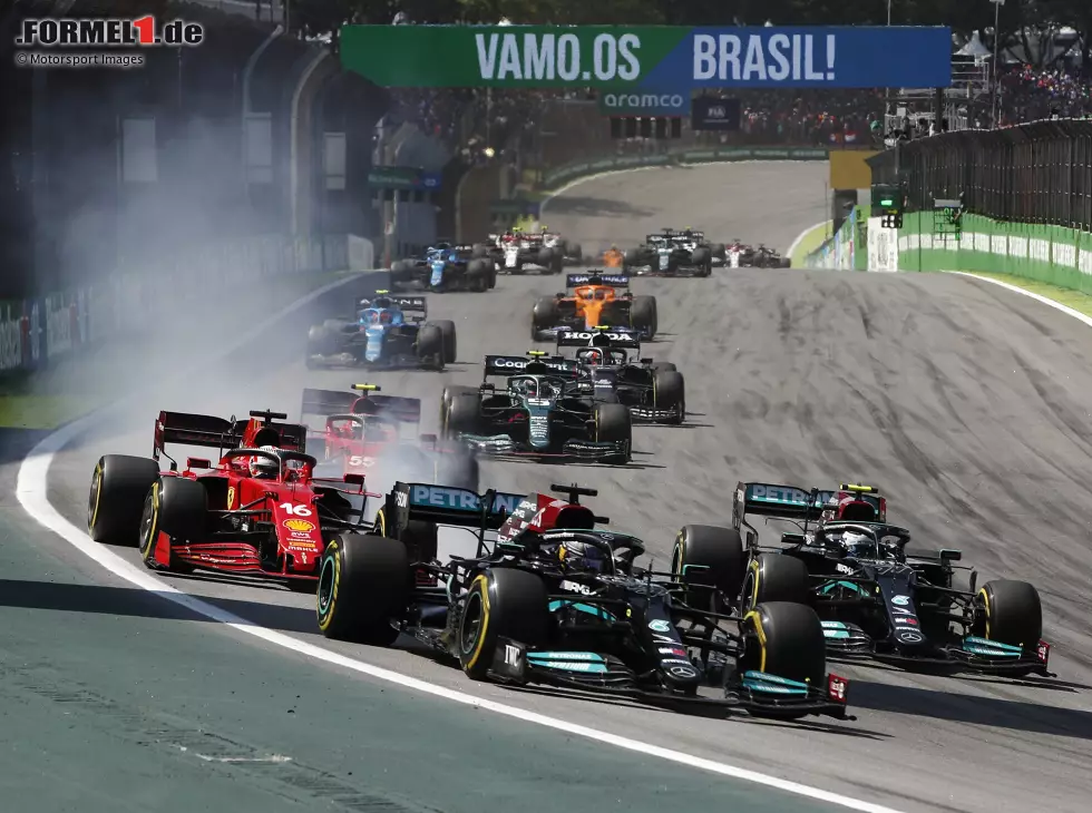 Startphase beim Formel-1-Rennen in Brasilien 2021 mit Lewis Hamilton und Valtteri Bottas vor Charles Leclerc Foto zur News: Startphase beim Formel-1-Rennen in Brasilien 2021 mit Lewis Hamilton und Valtteri Bottas vor Charles Leclerc