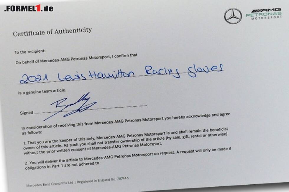 Echtheitszertifikat für die Original Formel 1-Handschuhe von Lewis Hamilton, ausgestellt von Mercedes AMG Petronas Motorsport Foto zur News: Echtheitszertifikat für die Original Formel 1-Handschuhe von Lewis Hamilton, ausgestellt von Mercedes AMG Petronas Motorsport