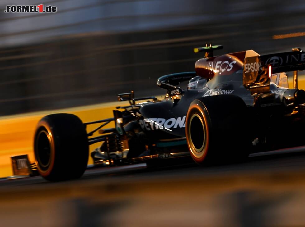 Foto zur News: Valtteri Bottas im Mercedes W12 im Qualifying der Formel-1-Saison 2021 in Abu Dhabi
