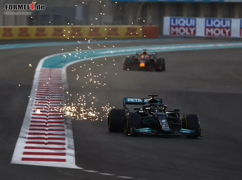 Foto zur News: Lewis Hamilton, Max Verstappen