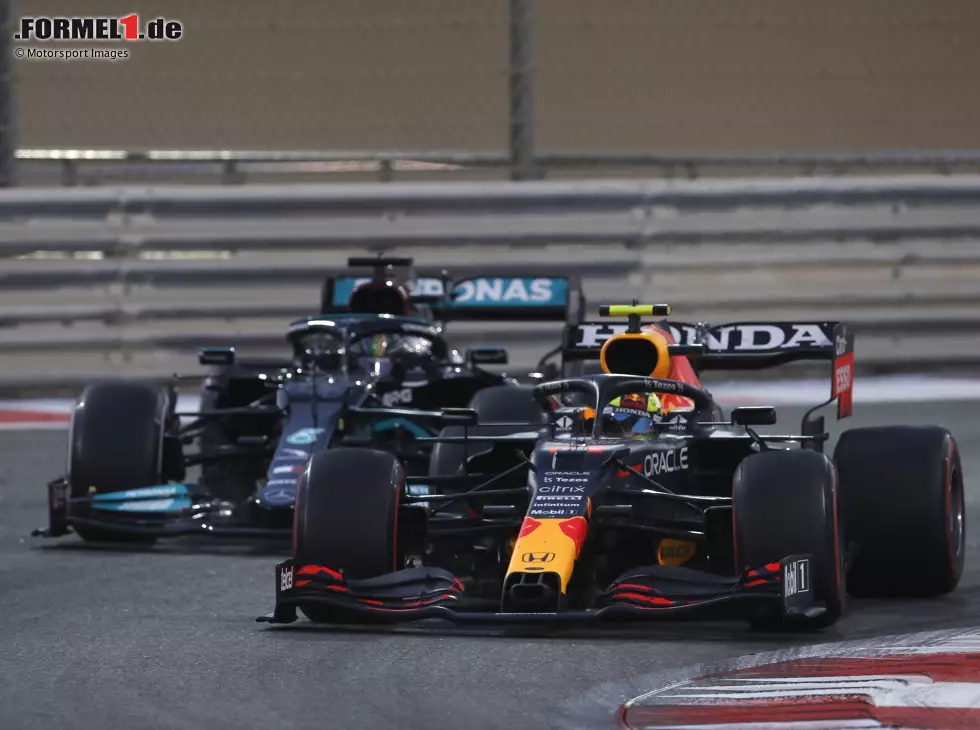 Sergio Perez, Lewis Hamilton Foto zur News: Sergio Perez, Lewis Hamilton