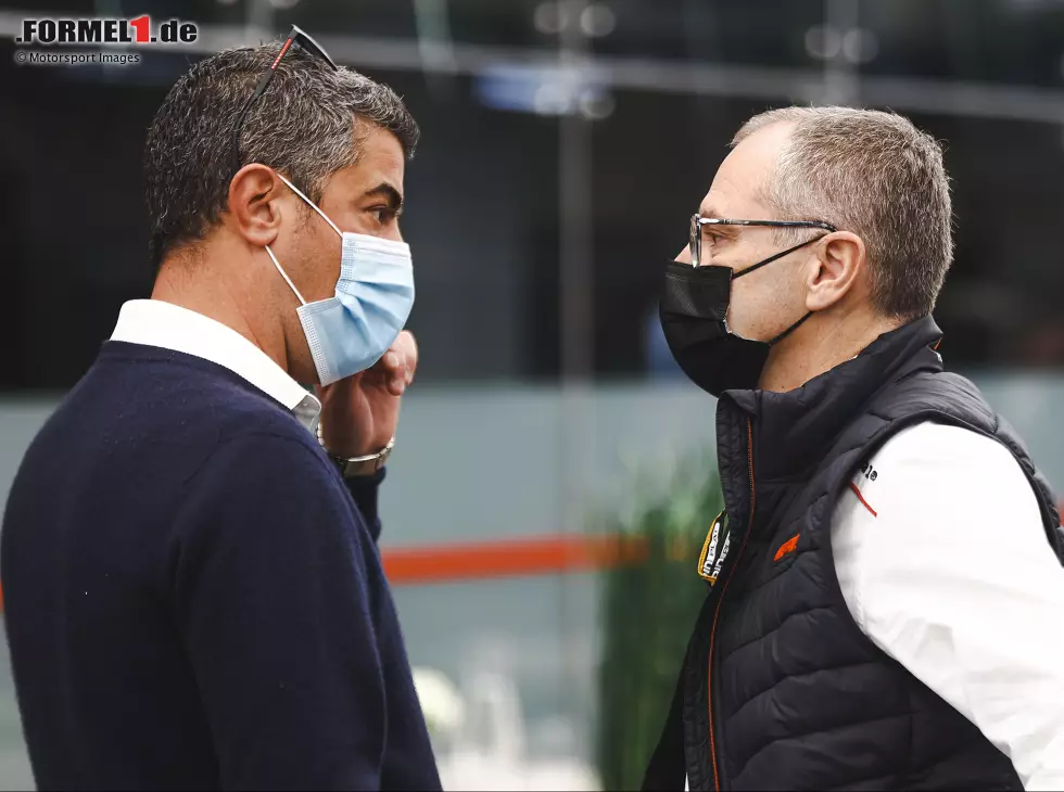Foto zur News: FIA-Rennleiter Michael Masi und Formel-1-Boss Stefano Domenicali