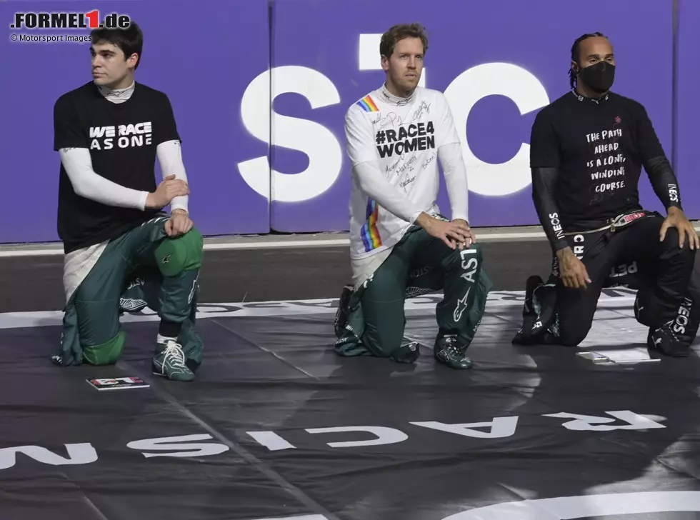 Kniegeste gegen Rassismus: Lance Stroll, Sebastian Vettel, Lewis Hamilton Foto zur News: Kniegeste gegen Rassismus: Lance Stroll, Sebastian Vettel, Lewis Hamilton