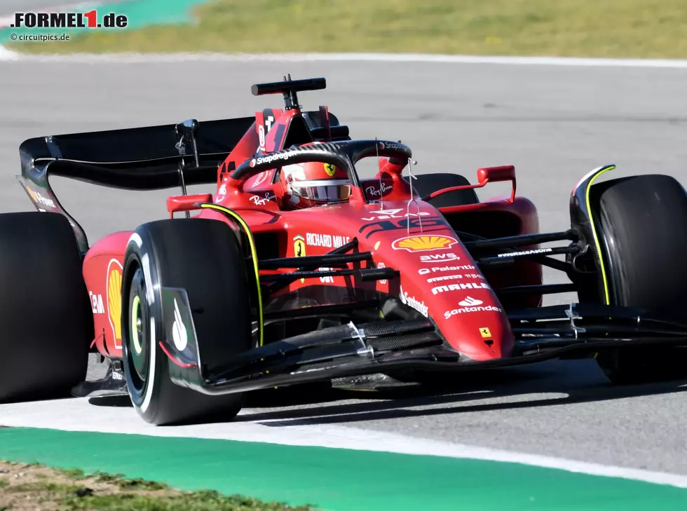 Foto zur News: Charles Leclerc im Ferrari F1-75 bei den Wintertests in Barcelona