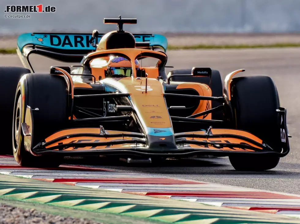 Daniel Ricciardo im McLaren MCL36 bei den Formel-1-Testfahrten 2022 in Barcelona Foto zur News: Daniel Ricciardo im McLaren MCL36 bei den Formel-1-Testfahrten 2022 in Barcelona
