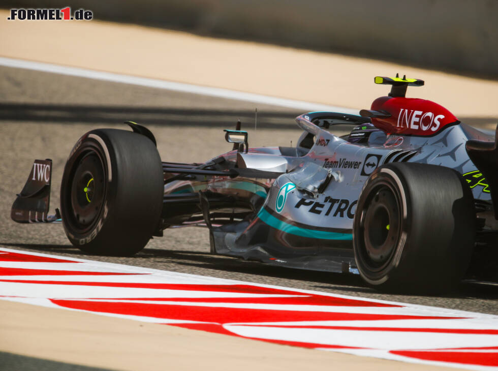 Foto zur News: Lewis Hamilton (Mercedes W13) bei den Formel-1-Testfahrten 2022 in Bahrain