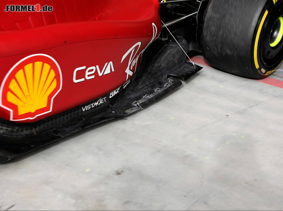 Foto zur News: Unterboden-Strebe am Ferrari F1-75 für die Formel 1 2022