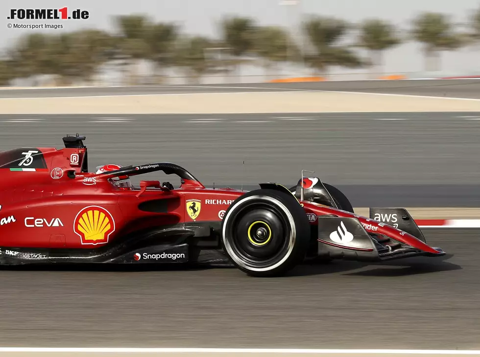 Foto zur News: Charles Leclerc im Ferrari F1-75 beim Formel-1-Wintertest 2022 in Bahrain