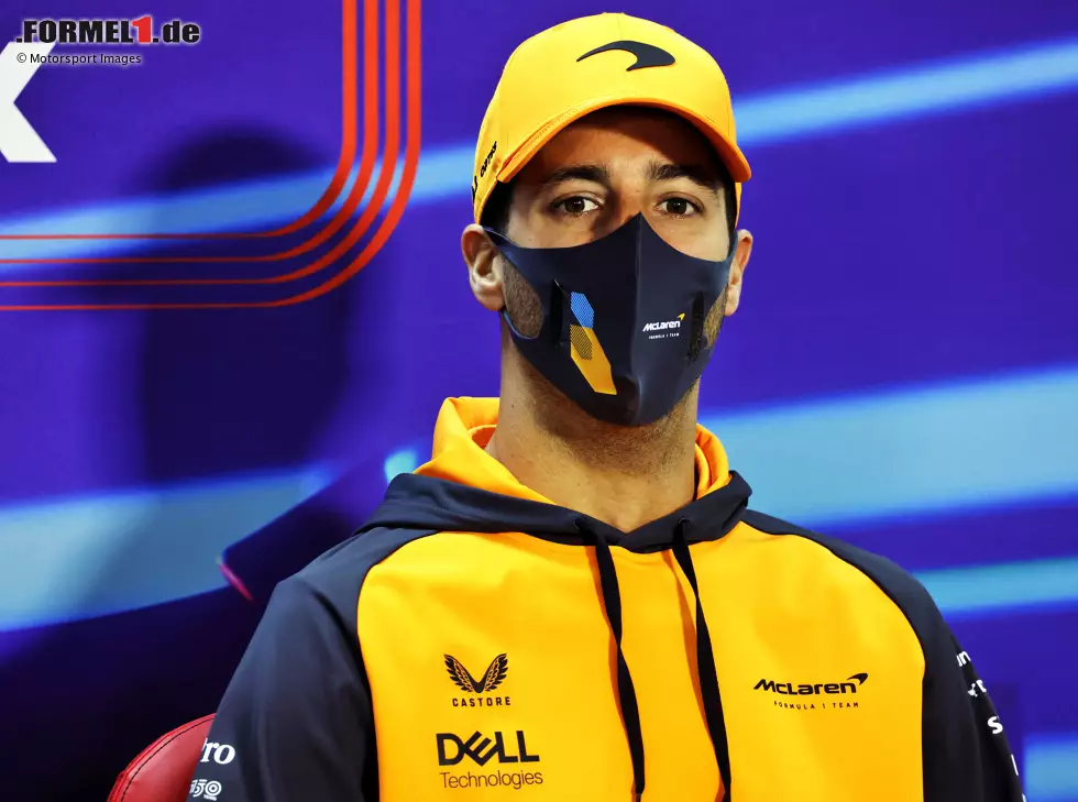 Foto zur News: Daniel Ricciardo (McLaren) vor dem Formel-1-Saisonauftakt 2022 in Bahrain