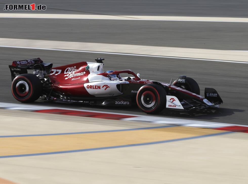 Foto zur News: Valtteri Bottas im Alfa Romeo C42 in Bahrain