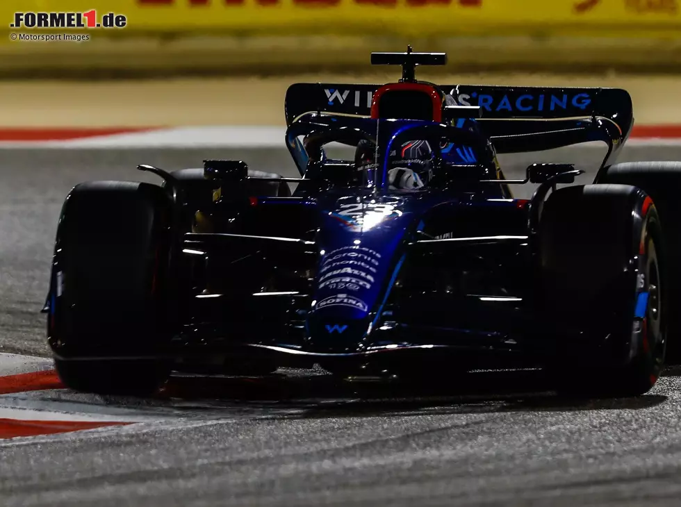 Foto zur News: Alexander Albon im Williams FW44 in Bahrain 2022