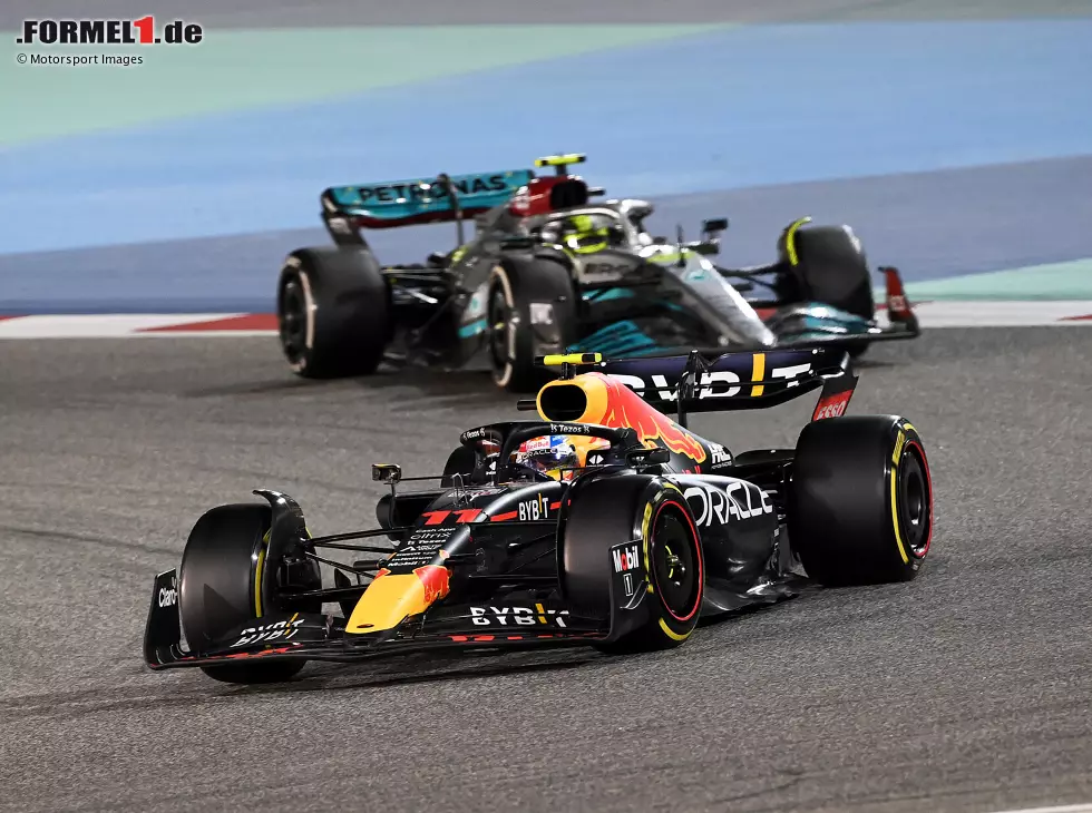 Sergio Perez, Lewis Hamilton Foto zur News: Sergio Perez, Lewis Hamilton