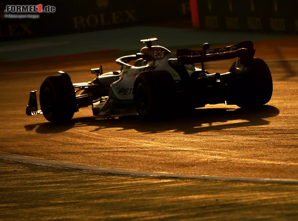 Foto zur News: Lewis Hamilton (Mercedes) im Training zum Formel-1-Rennen in Saudi-Arabien 2022