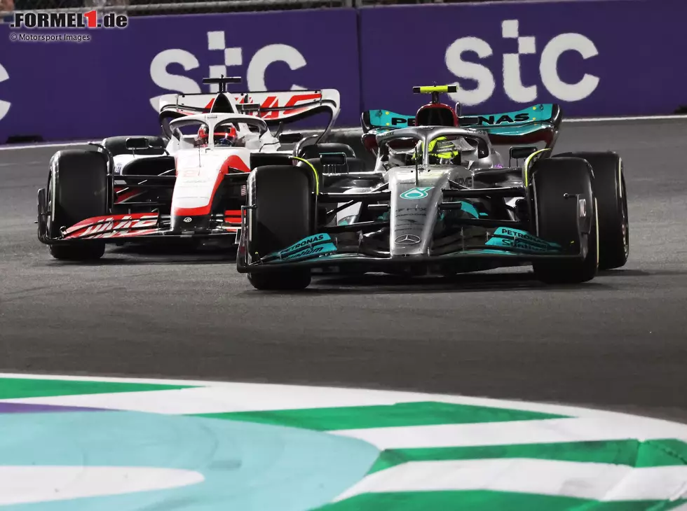 Foto zur News: Lewis Hamilton, Kevin Magnussen