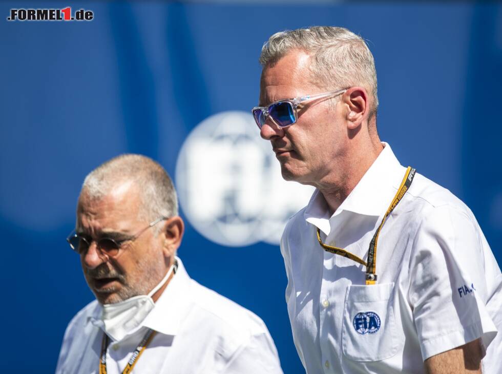 Foto zur News: Die beiden Formel-1-Rennleiter 2022: Eduardo Freitas und Niels Wittich (von links)