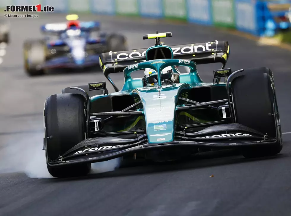 Foto zur News: Sebastian Vettel verbremst sich beim Grand Prix von Australien 2022 in Melbourne im Aston Martin