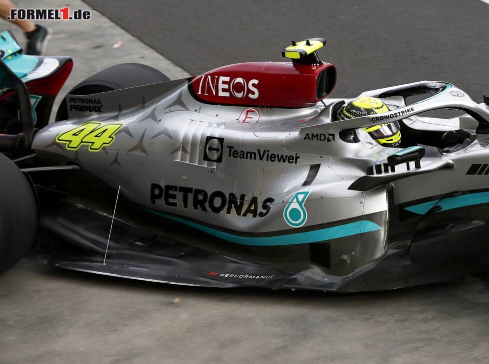 Foto zur News: Die Haltestrebe am Unterboden des Mercedes W13 beim Formel-1-Rennen in Melbourne 2022