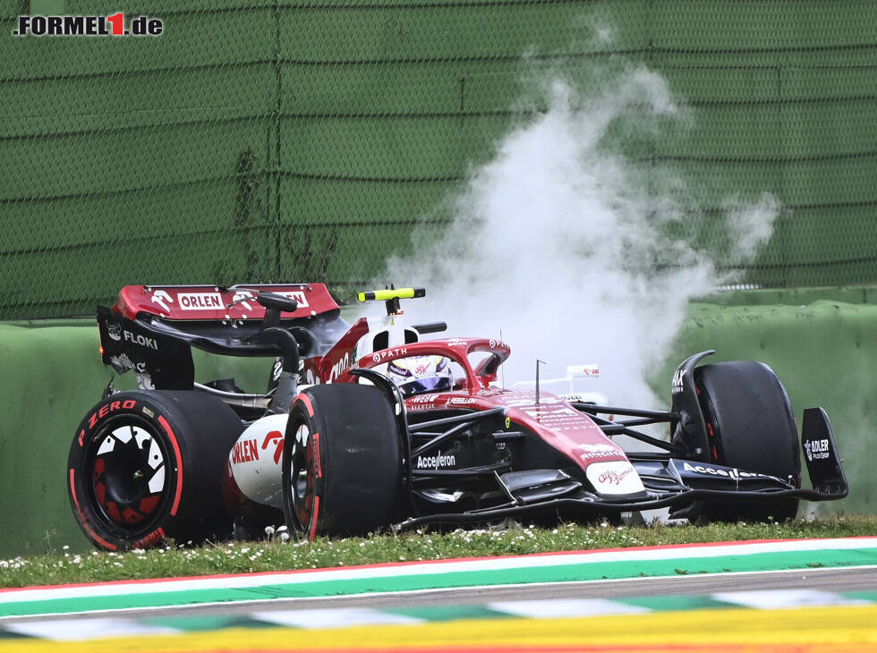 Foto zur News: Unfall von Guanyu Zhou beim Sprint der Formel 1 in Imola