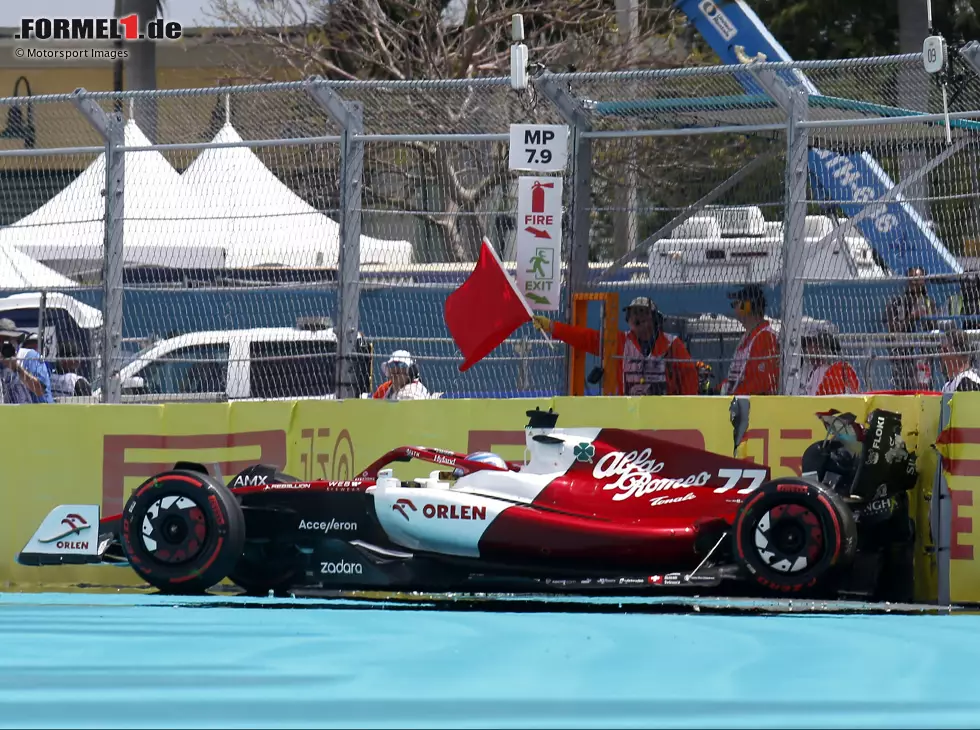 Foto zur News: Valtteri Bottas (Alfa Romeo) verunfallt im Training zum Formel-1-Training von Miami