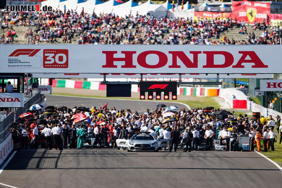 Foto zur News: Grid vor dem Formel-1-Rennen in Suzuka