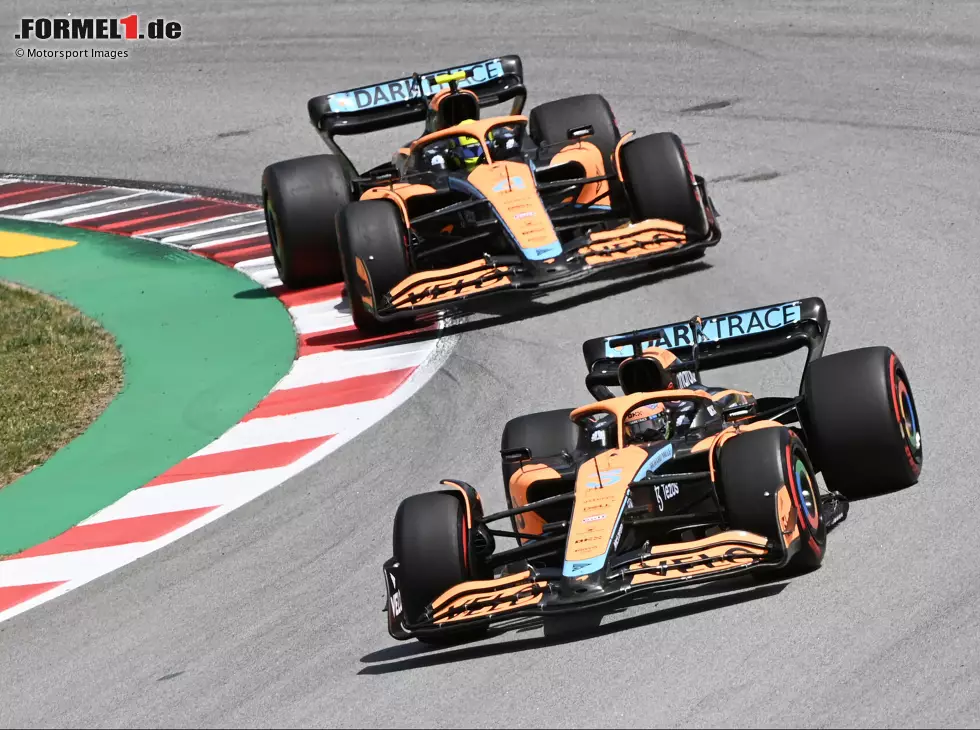 Daniel Ricciardo vor Lando Norris (McLaren) beim Formel-1-Rennen von Spanien 2022 Foto zur News: Daniel Ricciardo vor Lando Norris (McLaren) beim Formel-1-Rennen von Spanien 2022