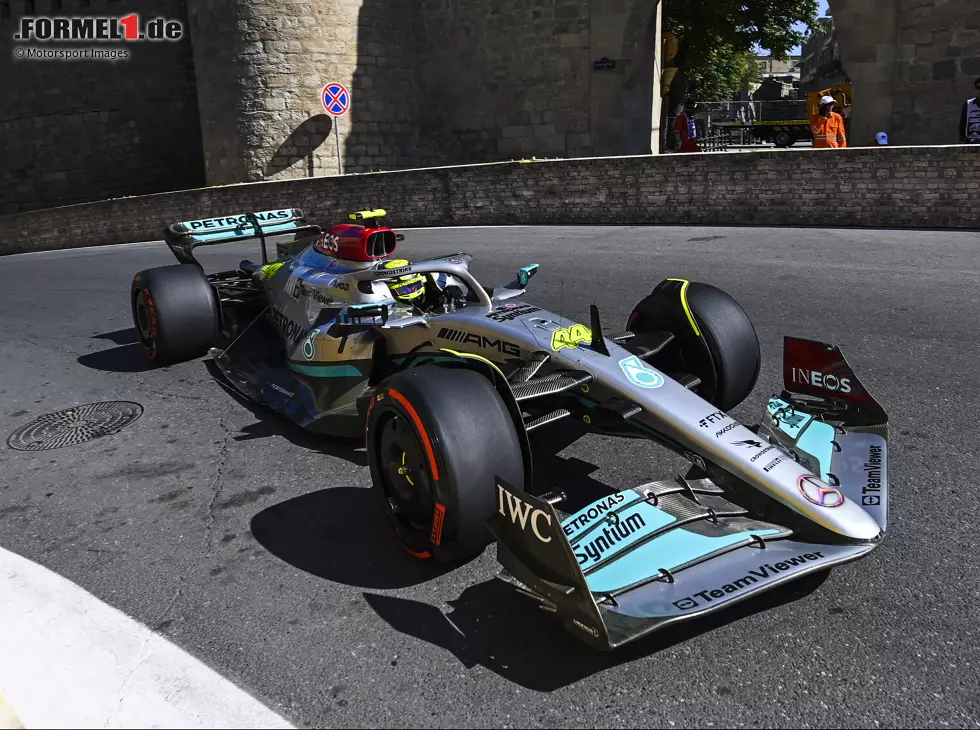 Foto zur News: Lewis Hamilton (Mercedes W13) im Training zum Formel-1-Rennen in Baku 2022