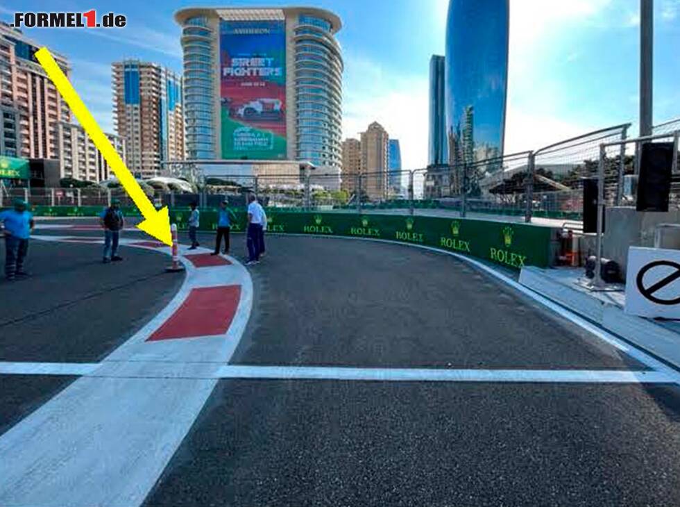 Foto zur News: Die Boxenausfahrt bei der Formel 1 in Baku