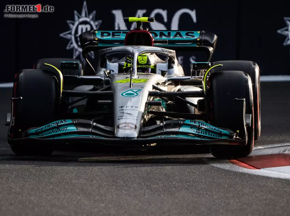 Lewis Hamilton im Mercedes W13 in Baku 2022 Foto zur News: Lewis Hamilton im Mercedes W13 in Baku 2022