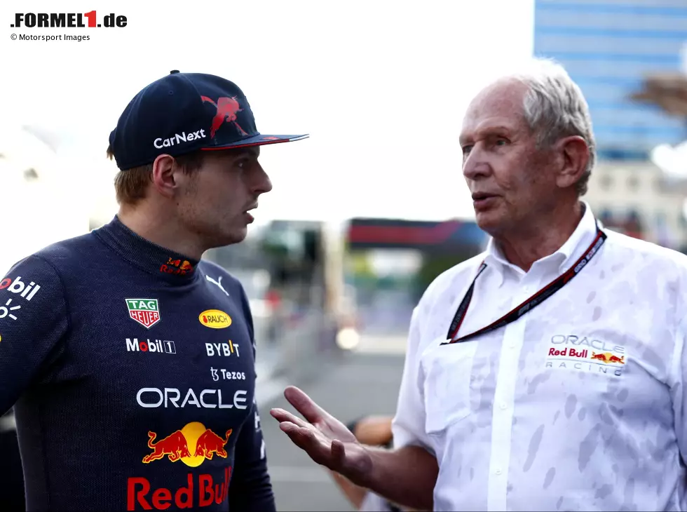 Max Verstappen und Helmut Marko (Red Bull) im Gespräch vor dem Hilton-Hotel in Baku beim Grand Prix von Aserbaidschan 2022 Foto zur News: Max Verstappen und Helmut Marko (Red Bull) im Gespräch vor dem Hilton-Hotel in Baku beim Grand Prix von Aserbaidschan 2022