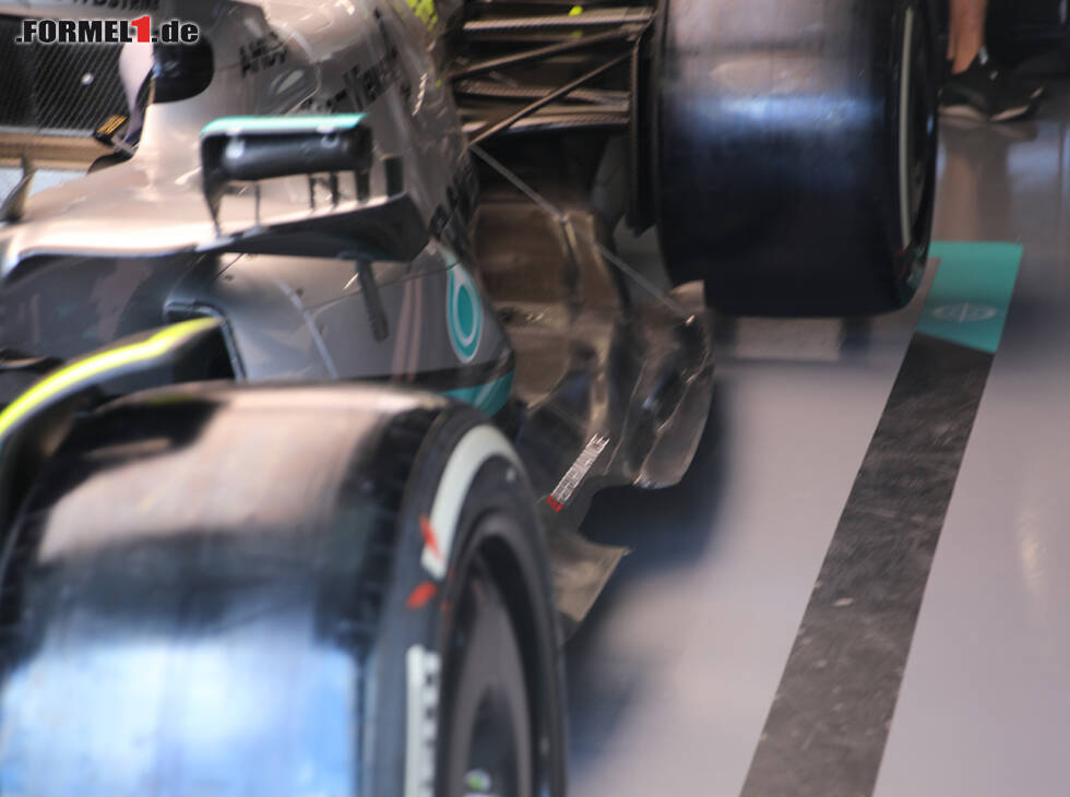 Foto zur News: Aussparung am Mercedes von Lewis Hamilton