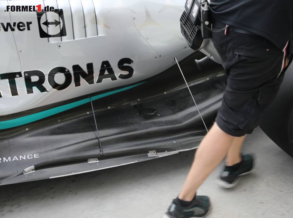 Foto zur News: Zusätzliche Unterbodenstrebe am Mercedes F1 W13 E Performance