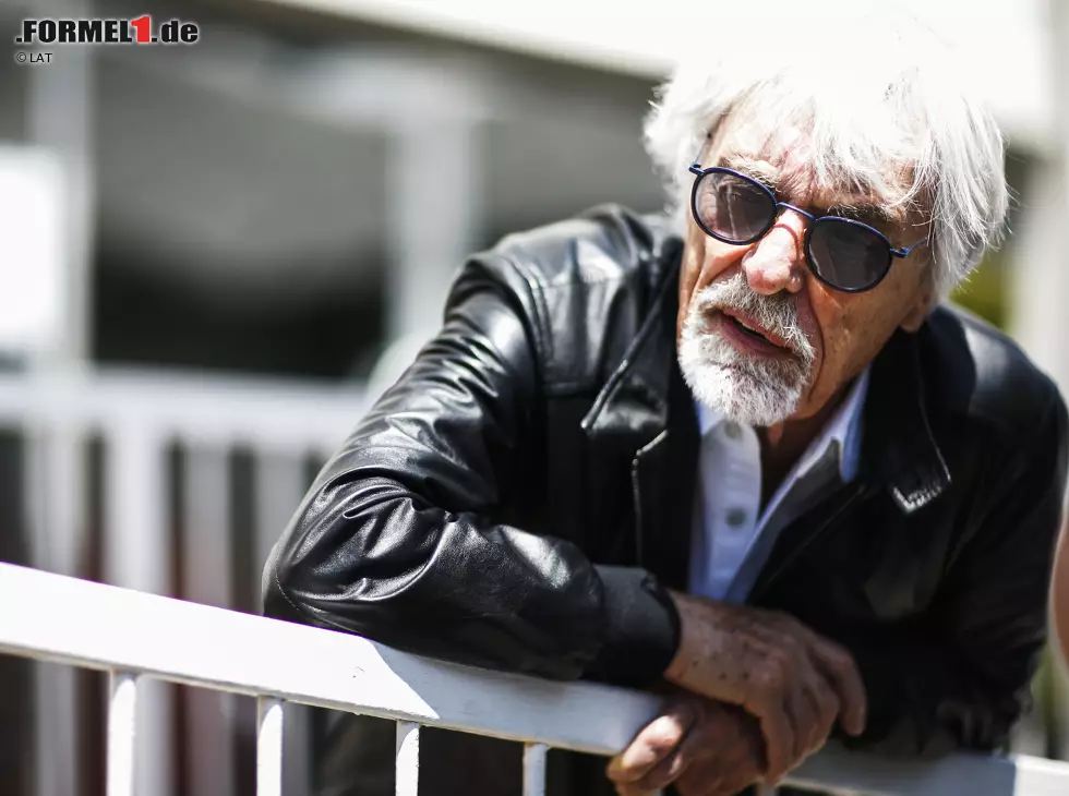 Foto zur News: Der frühere Formel-1-Chef Bernie Ecclestone bei einem Besuch im Fahrerlager