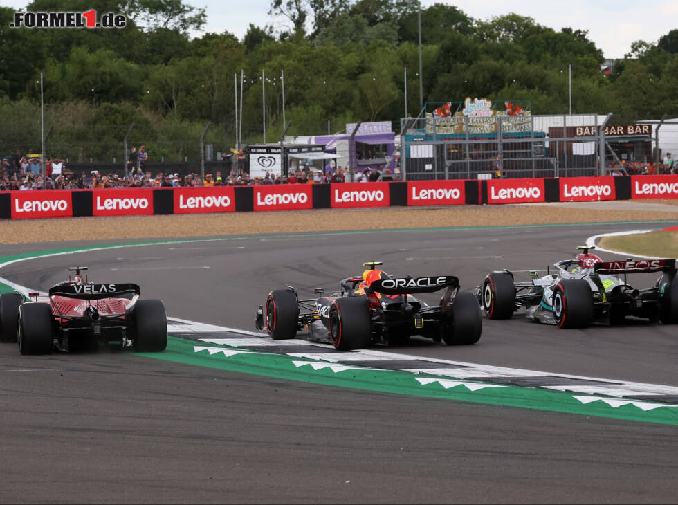 Foto zur News: Charles Leclerc, Sergio Perez, Lewis Hamilton