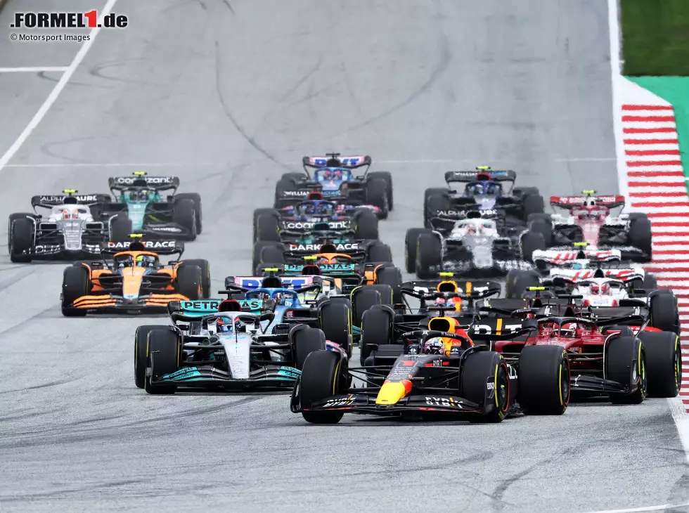 Foto zur News: Formel-1-Start in Spielberg 2022 mit Max Verstappen in Führung