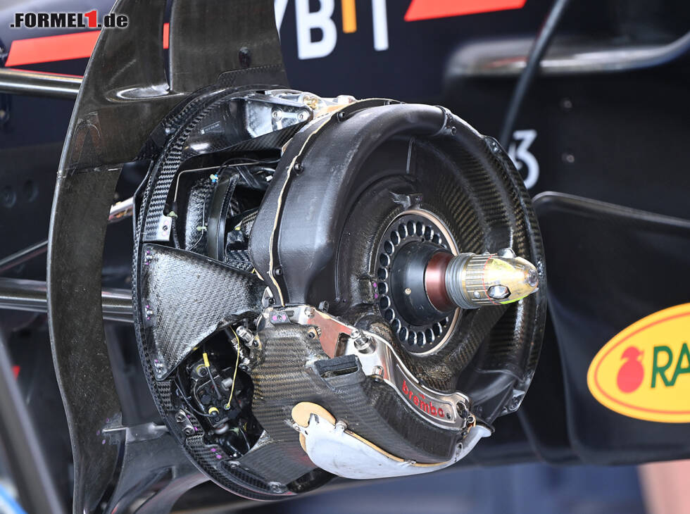 Foto zur News: Bremse beim Red Bull RB18