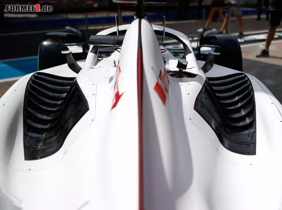 Der modifizierte Haas VF-22 von Kevin Magnussen beim Formel-1-Rennen in Ungarn 2022 Foto zur News: Der modifizierte Haas VF-22 von Kevin Magnussen beim Formel-1-Rennen in Ungarn 2022