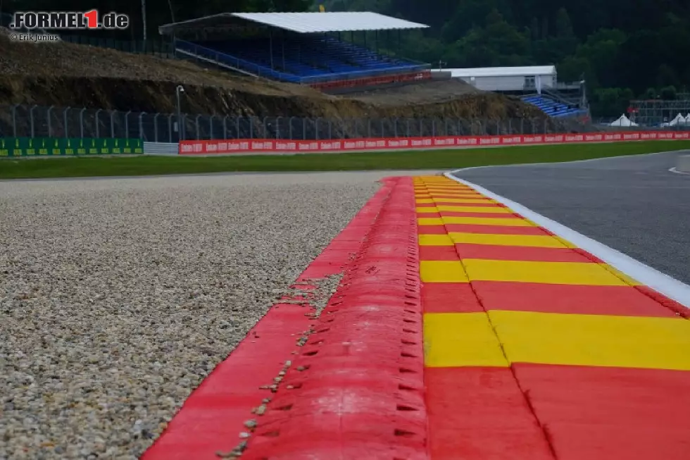 Foto zur News: Das Kiesbett ausgangs La Source beim Formel-1-Rennen in Spa 2022